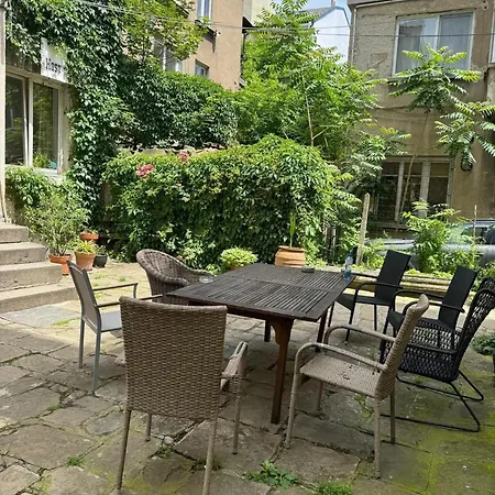 Spacious House In With Garden София