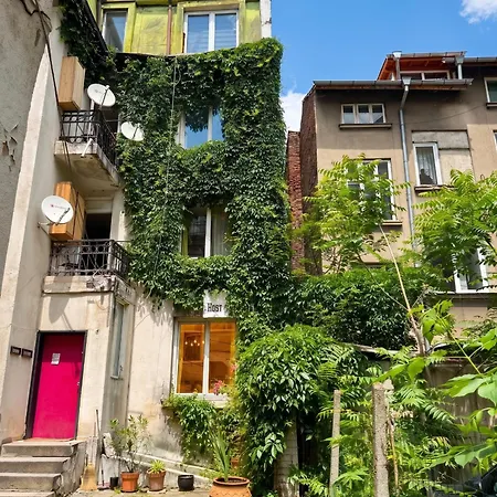 Vakantiehuis Spacious House In With Garden