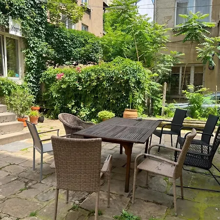 Vakantiehuis Spacious House In With Garden *