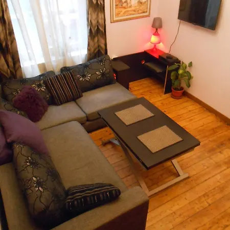Spacious House In With Garden Vakantiehuis *