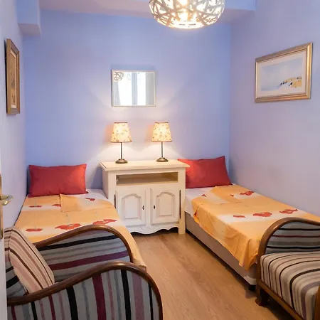 Spacious House In With Garden Tatil Evi *