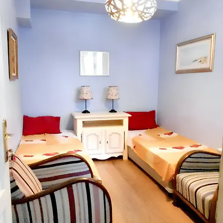 Spacious House In With Garden Vakantiehuis Sofia